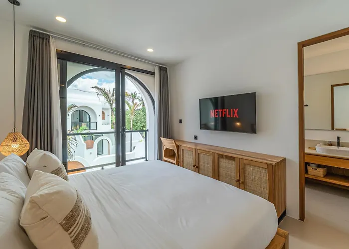 Nuve - Chic 2br Mediterranean Pool In Pererenan ヴィラ チャングー